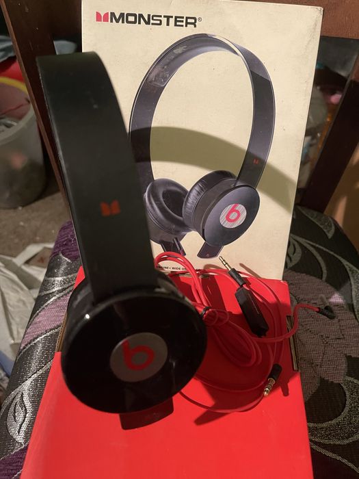 beats by dre слушалки и поставка за тонколона