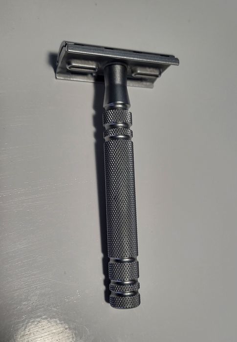 Aparat de ras  clasic, Feather AS-D2, stare excelenta, ca nou.