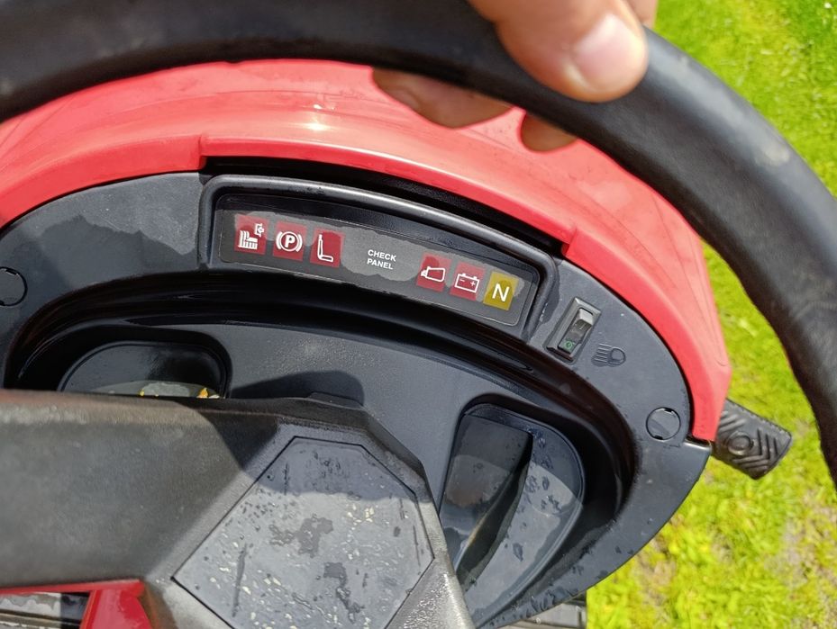Vand tractoras de tuns iarba Twin Cut