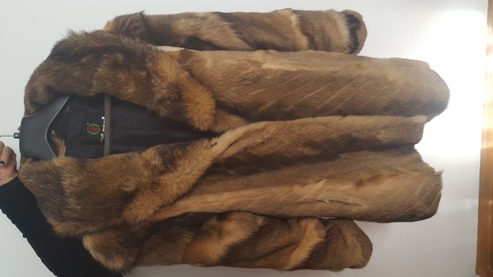 Haina de blana in stare impecabila