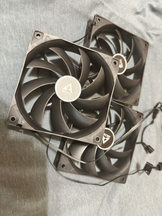 Продам комплект кулеров Arctic F12 PWM PST