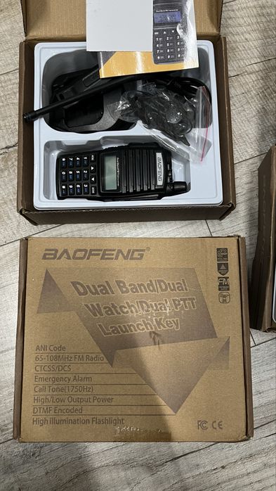 Рация BAOFENG — двухдиапазонная, новая в коробке