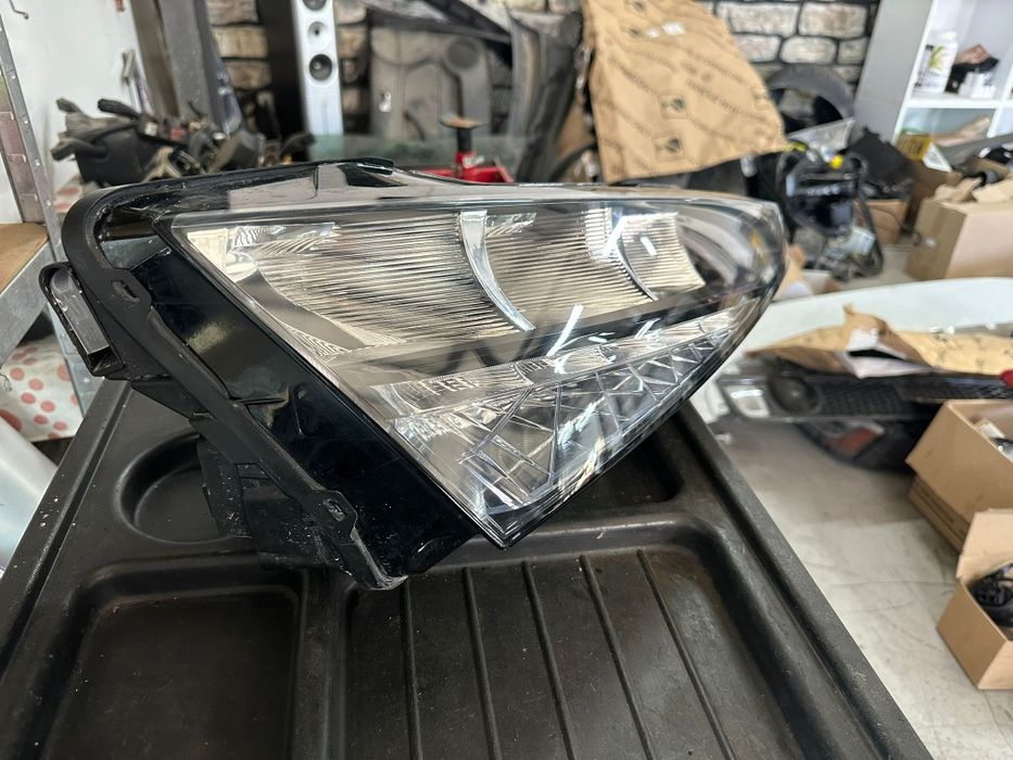 Десен фар за Шкода скала