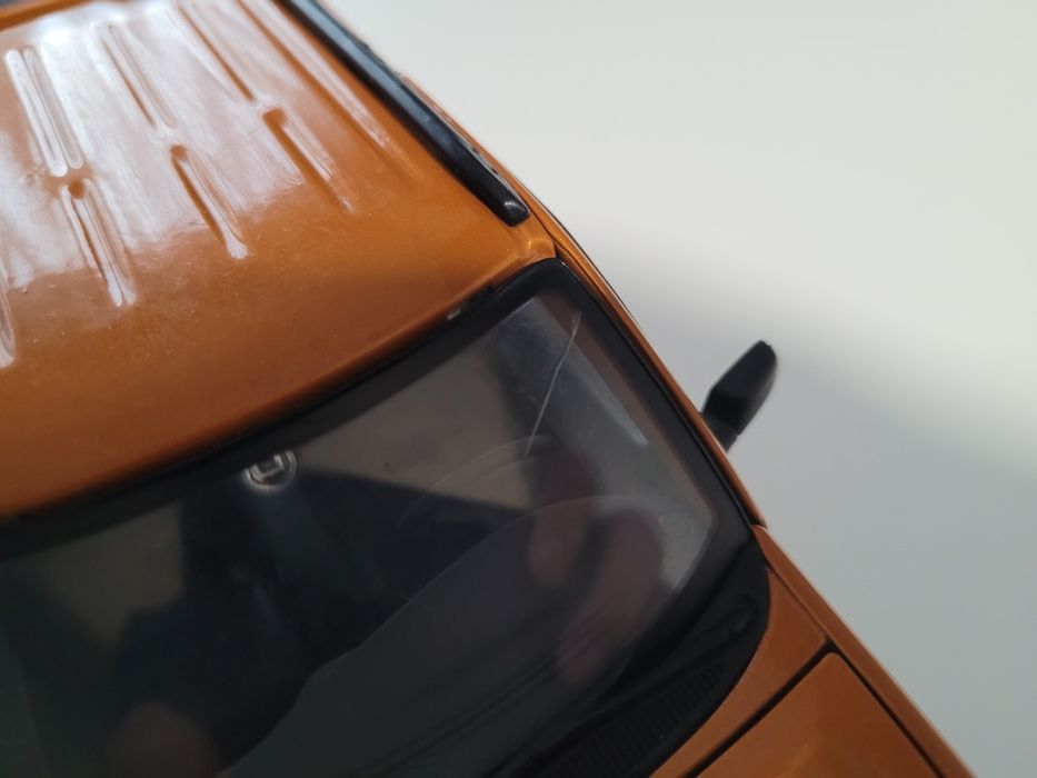 Ford Explorer Sport Trac Orange Maisto модел 1/18 

Отваря