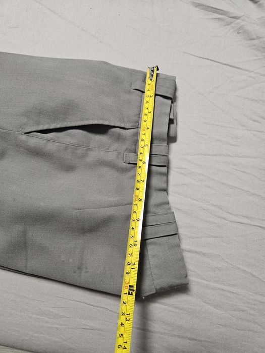 Pantaloni barbati la dunga de stofa gri

Măsurătorile sunt in fotogra