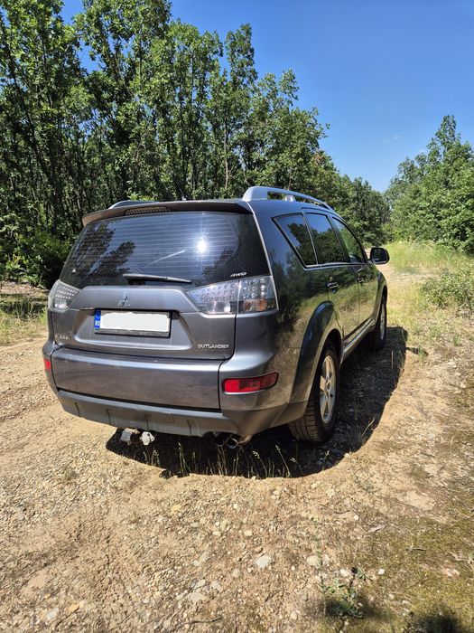 Mitsubishi Outlander 2.0 TDI-140 CP 4x4 decuplabil la buton