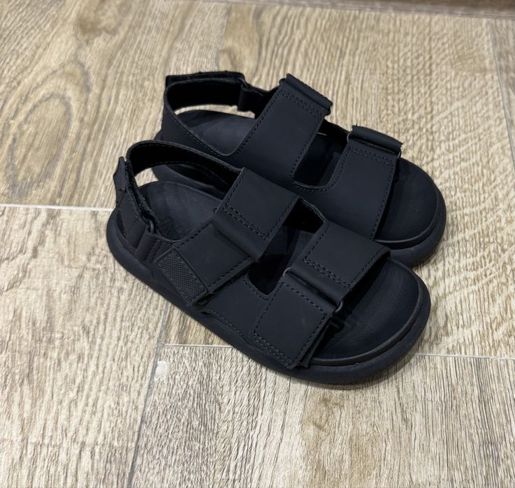 Продаются детские сандали Zara.