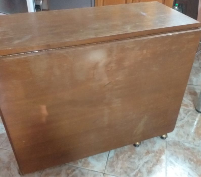 Masă extensibilă de 8-12 persoane