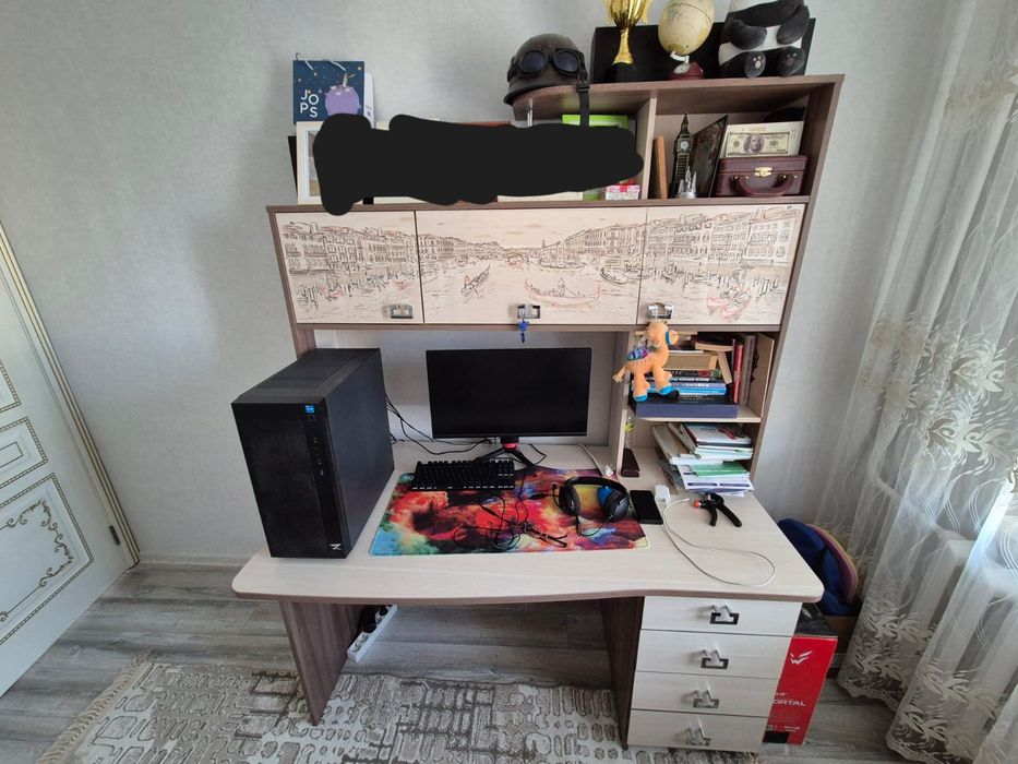 Стол вместительный