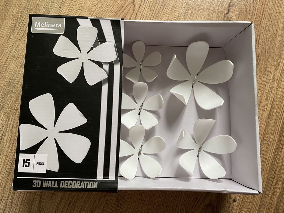 Ornament perete alb flori