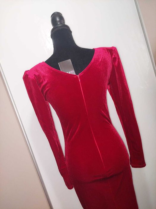 Rochie noua din catifea rosie cu umeri bufanti material elastic