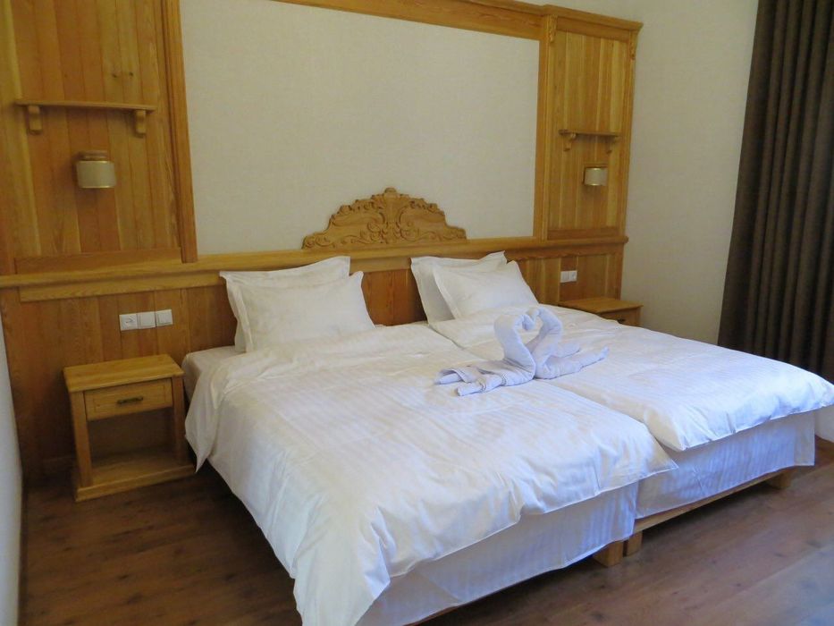 Вилла / Уникальное Шале в горах Чимган / Роскошный  Дом