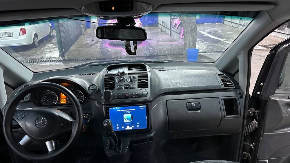 Mersedes vito. Long. Full.