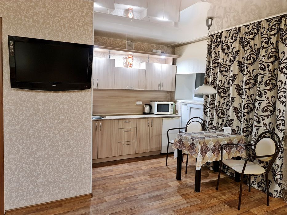 Катаева 11 (ТД Артур, Ярмарка)