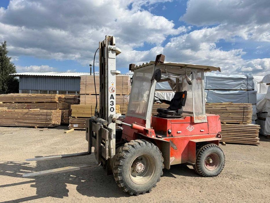 Stivuitro diesel O&K Germania, an fabricatie 1986, sarcina nominala 3 Tone, inaltime maxima ridicare 3m