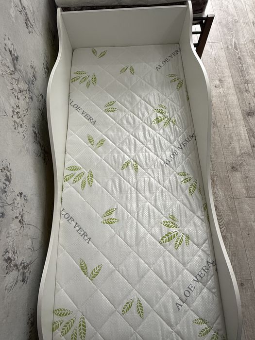 Деьская кровать машинка