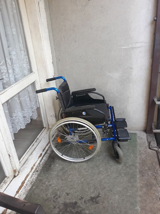 Carucior handicap scaun cu rotile