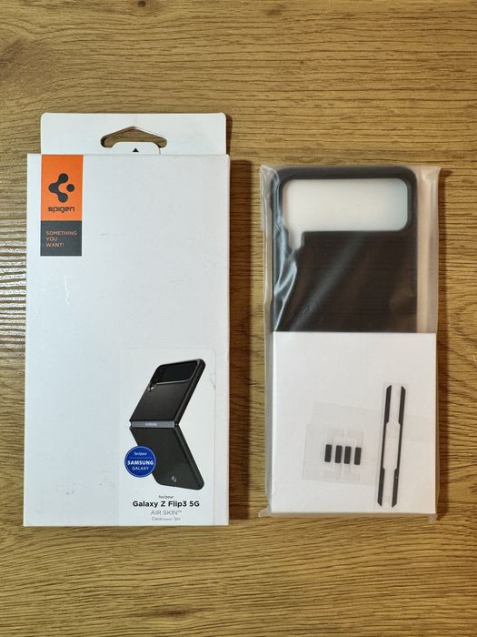 Husa Spigen pentru Samsung Galaxy Z Flip3