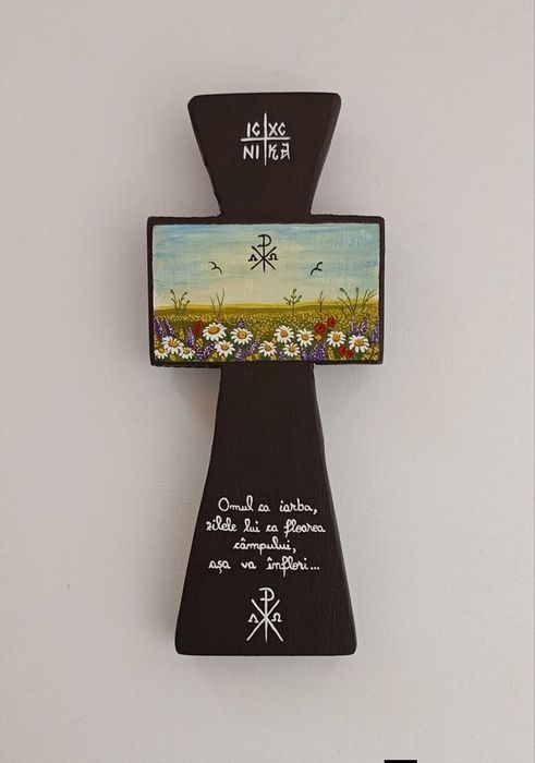 Cruce din lemn sculptată și pictată manual, cu motive florale, ortodoxă