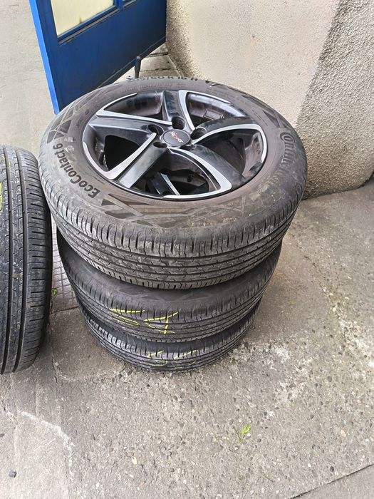 Vând anvelope cu jantă