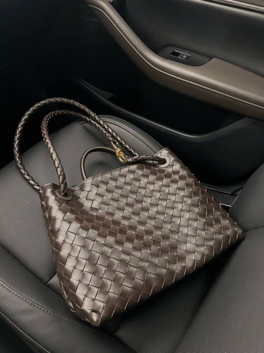 Италианска чанта в шоколадов цвят