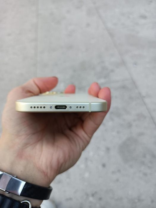 Vând Iphone 15 impecabil