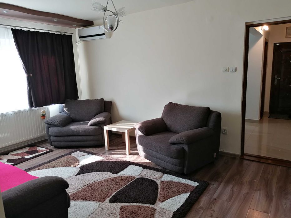 Închiriez apartament