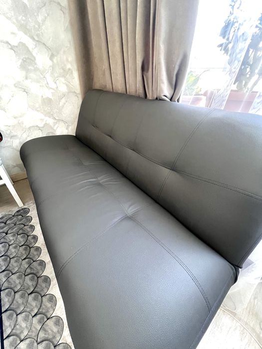 Срочно продам новый кожаный диван!