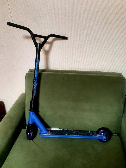 Продам трюковой самокат! В хорошем состоянии.