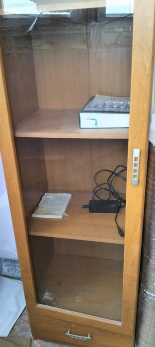 Шкаф для книг  состояние хорошее