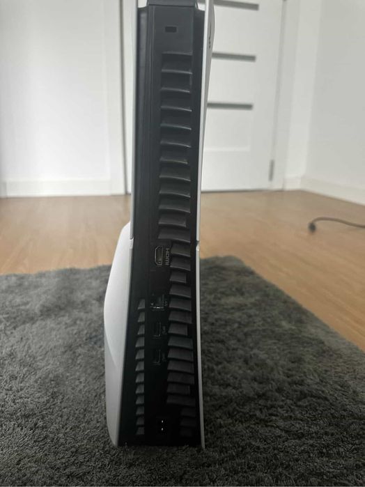 Se vinde ps 5 ca nou este varianta cu disc