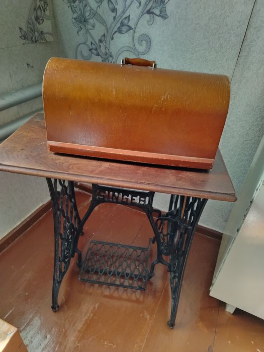 Продам швейную машинку