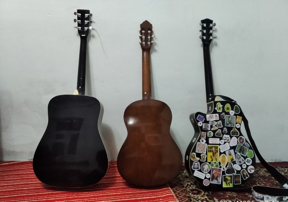 Gitaralar sotiladi