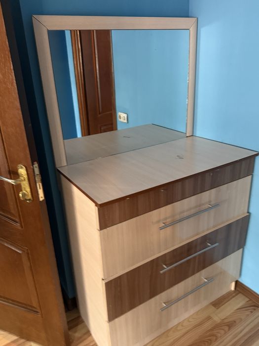 Комод с зеркалом