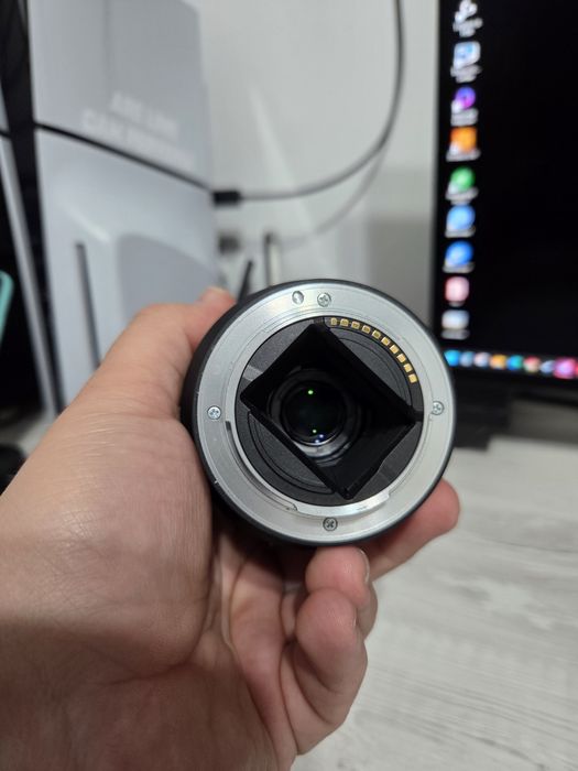 Obiectiv full frame Sony FE 28-70mm f/3.5-5.6