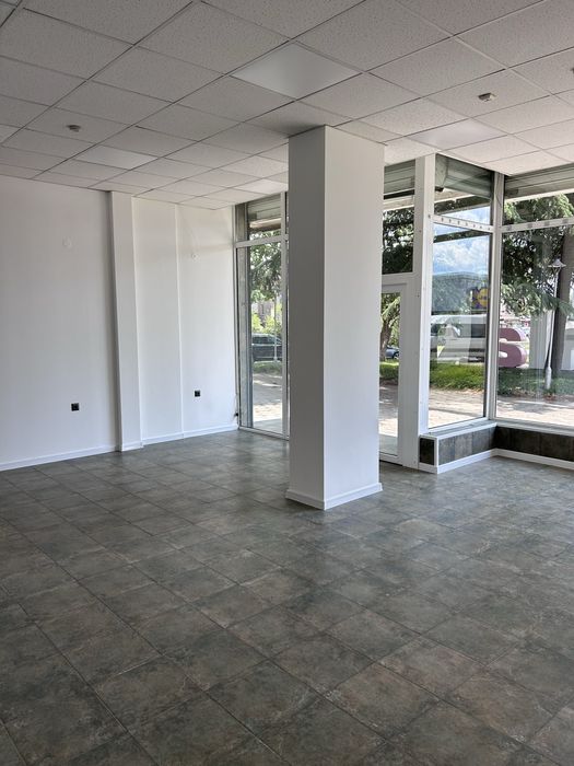 Дава се под наем Магазин в Казанлък - 60 кв.м за 612 € - Снимка #11