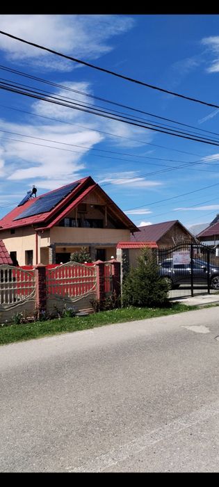 Casa cu etaj, 4 camere, teren 1600 mp, panouri 5 kw