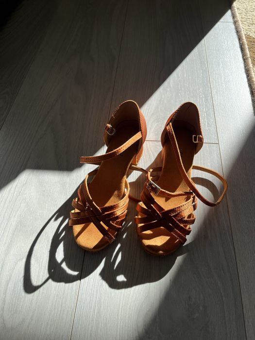 Детски обувки за танци