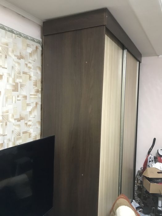 Шкаф высокий и большой