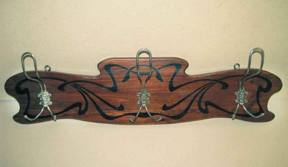 Стенна дървена закачалка сецесион ар нуво, реставрирана
