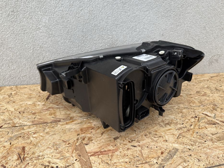 Far dreapta BMW X4 F26 / X3 F25 LCI Facelift Xenon + LED Original