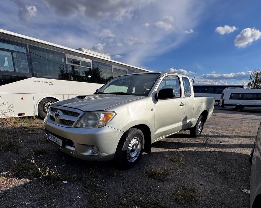 Vând Toyota Hilux