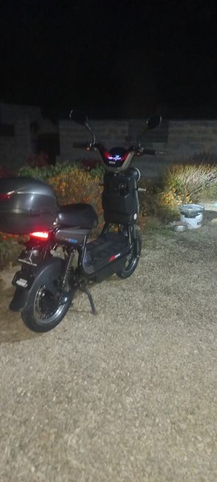 Skuter sotiladi, holati yaxshi, yurishi zo'r, 3 500 mil.