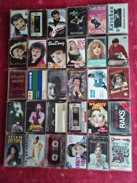 Vând lot 100 casete audio, stare excelentă + bonus