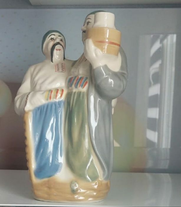 Фарфоровые статуэтки.