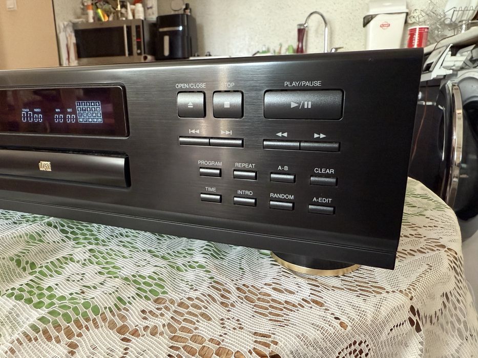 Denon DCD-425 CD player