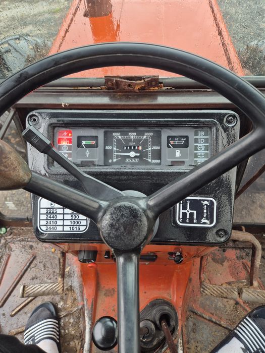 Vând tractor Fiat 680