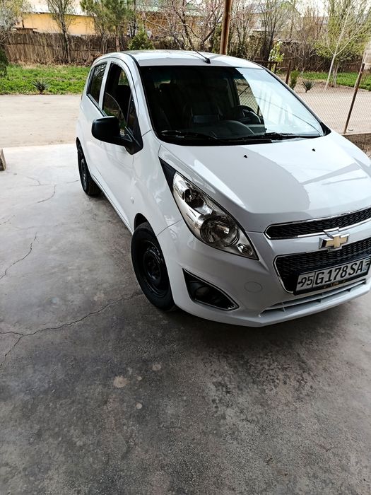 Chevrolet spark.