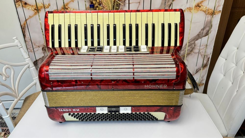 Acordeon Hohner Tango3M cu 120 de basi