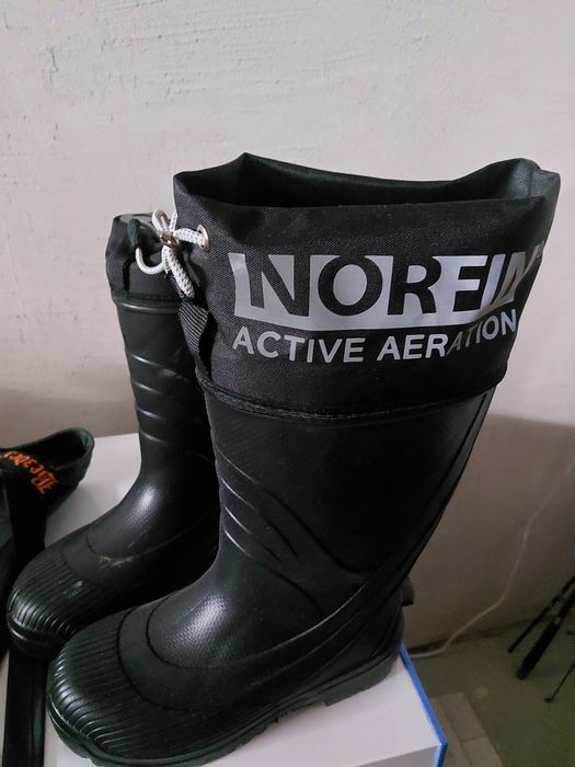 Продам болтник 41 размер и ботый тёплый 42.размер